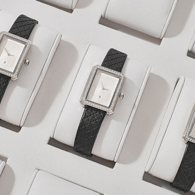 FANXI Custom white microfiber watch display