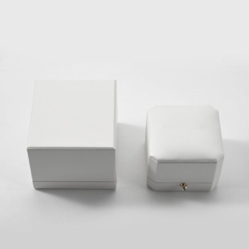 FANXI Custom white leatherette paper jewelry box