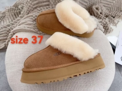 UG*G Slippers size 38