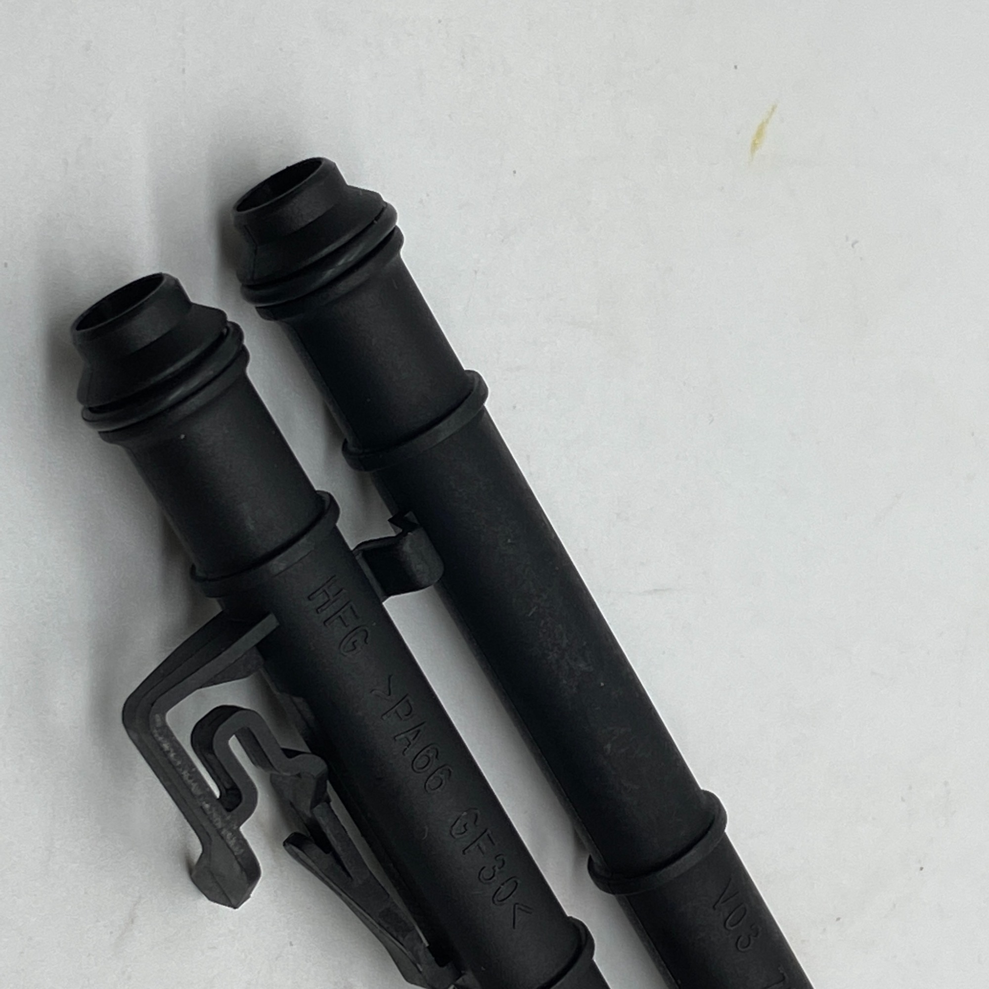 0B5-0039-AM VALVE BODY TO CASE OIL FEED PIPE 2 pipes connected, V03 738 900