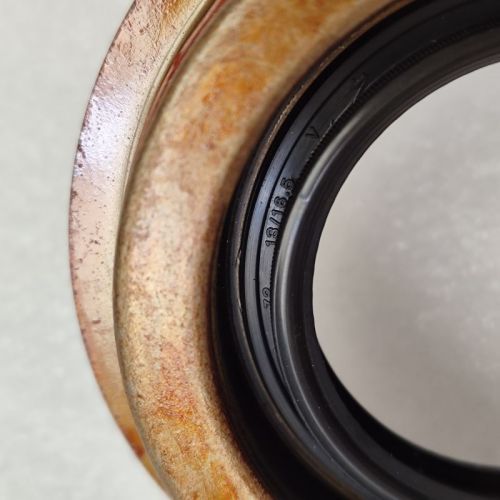 6F35-0035-AM 6F35 Axle Seal Right 2WD 204403 42*72*13/16.5