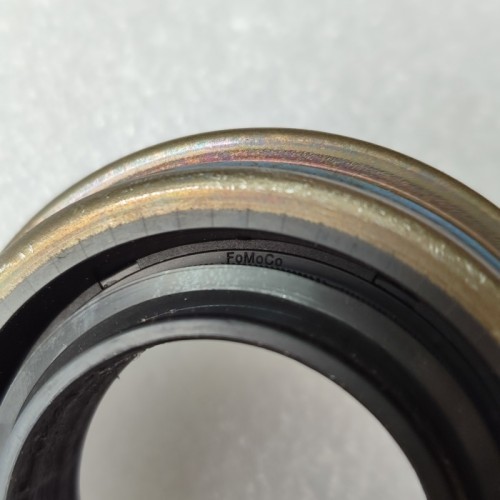 8F24-0015-OEM Axle Seal Front Case GN1P-7H260-AB 2196407 8F24 Transmission