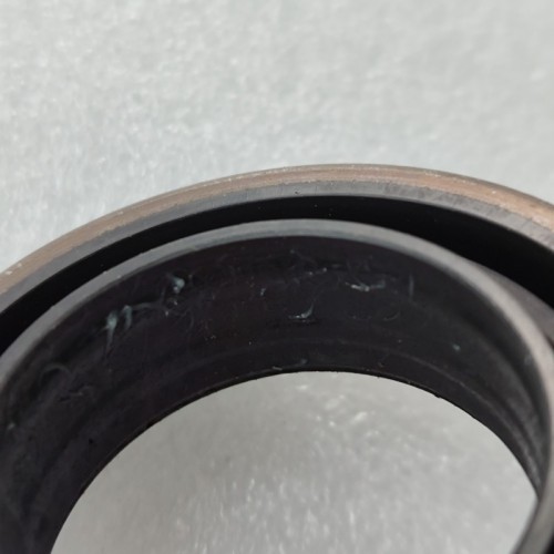 8F24-0015-OEM Axle Seal Front Case GN1P-7H260-AB 2196407 8F24 Transmission