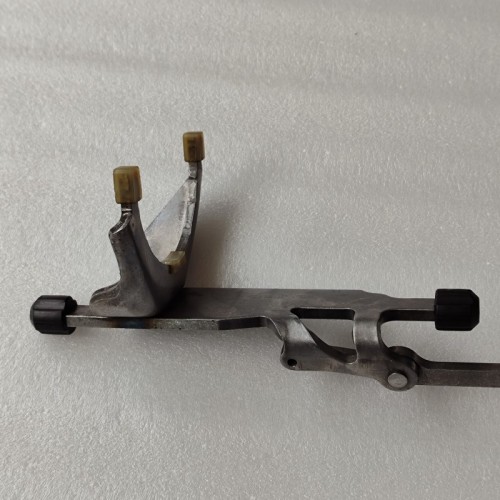 0B5-FORK02-U1 Shift Fork 0B5 311 570E for Audi A4 A5 DL501 DSG 7-Speed Automatic Transmission Replacement