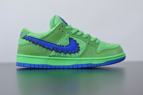 Grateful Dead x Nike SB Dunk Low “Green Bear”