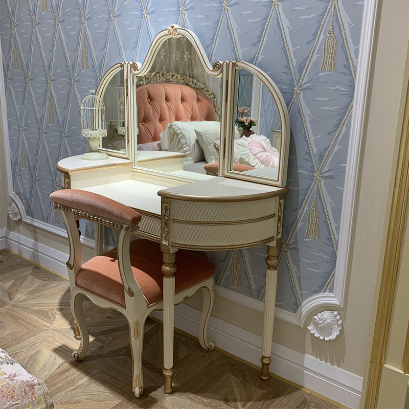 White Dressing Table With Drawers and Mirror/Makeup Table