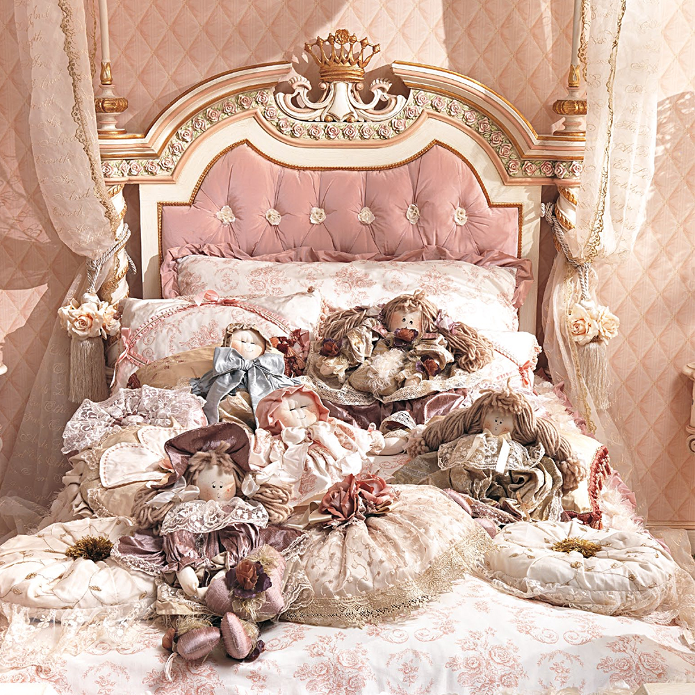 Baroque Style Bedroom Bed: Timeless Charm and Comfort Combined