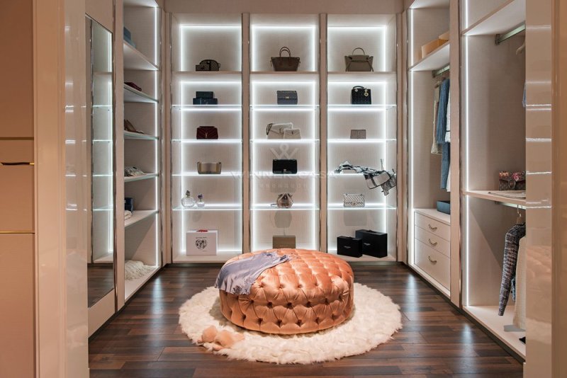 Modern Elegant High End Italian Furniture Walk In Closet