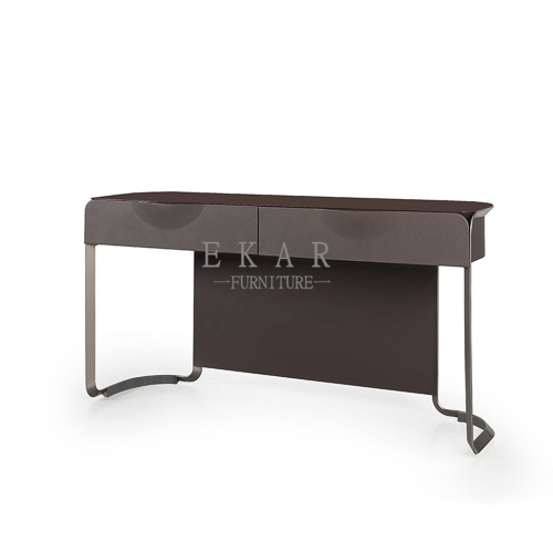 Preforming matel in black sand desk