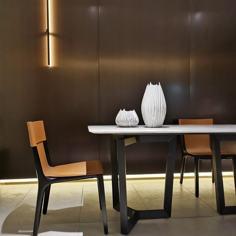 Marble on top in polished underside is reinforced with a technical mesh dining table