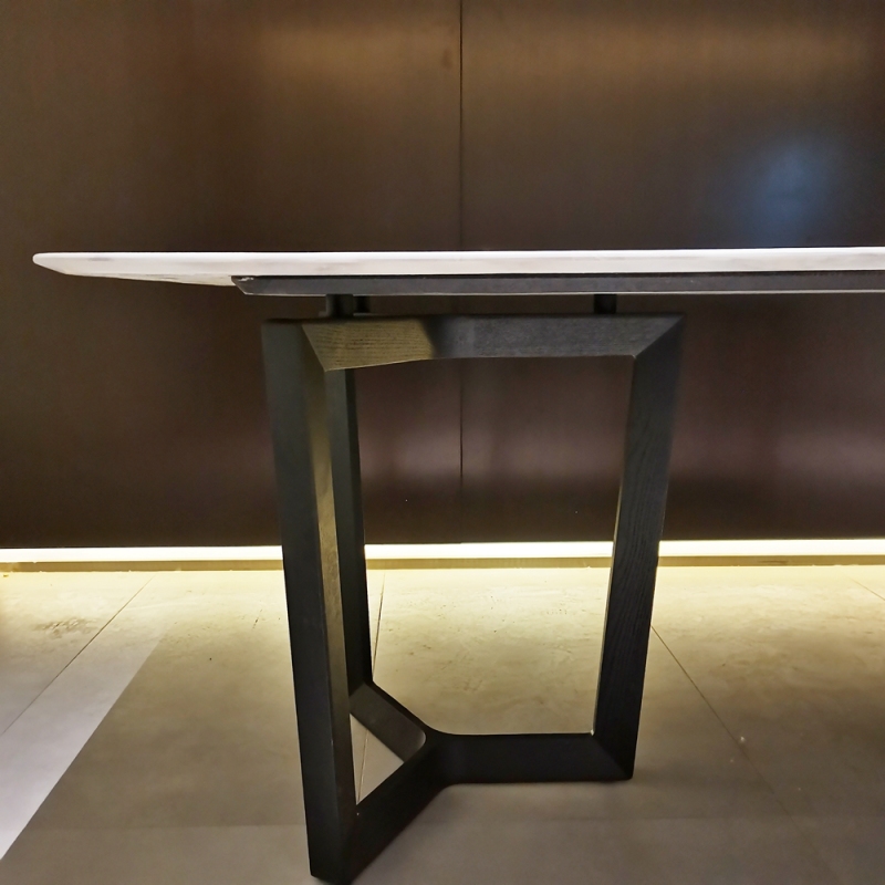 Marble on top in polished underside is reinforced with a technical mesh dining table