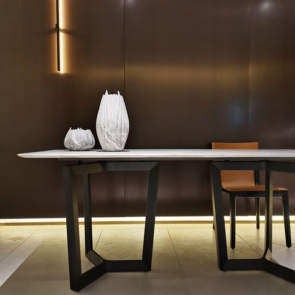Marble on top in polished underside is reinforced with a technical mesh dining table