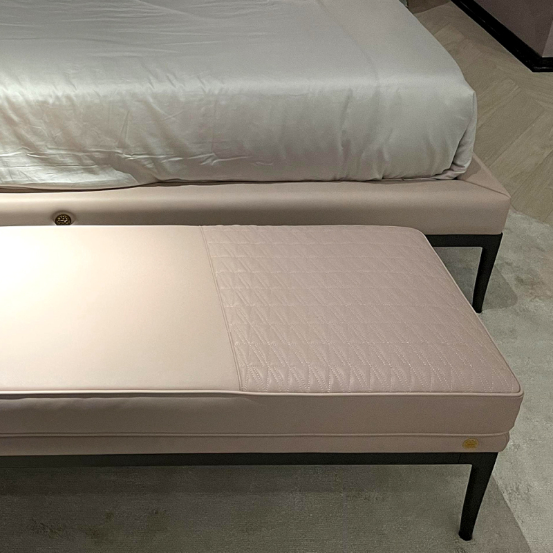 Stylish and practical bedside bench for modern bedroom ​