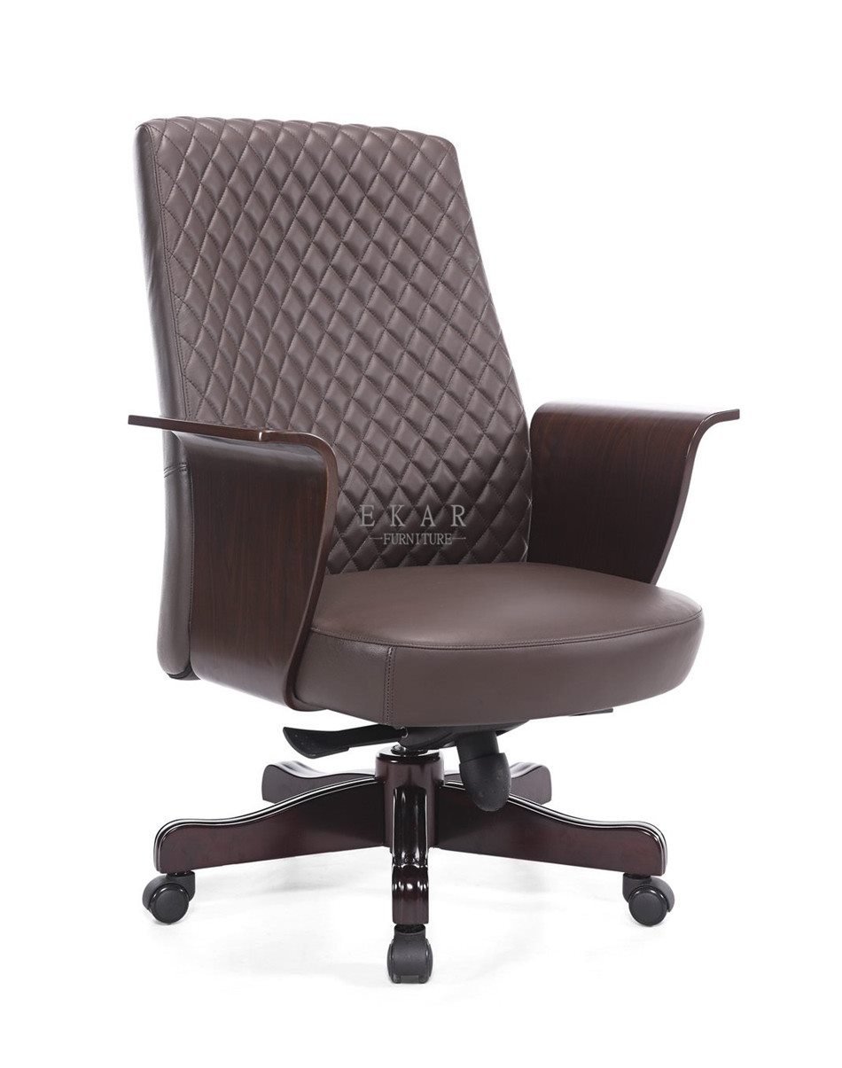 Swivel desk chair with casters