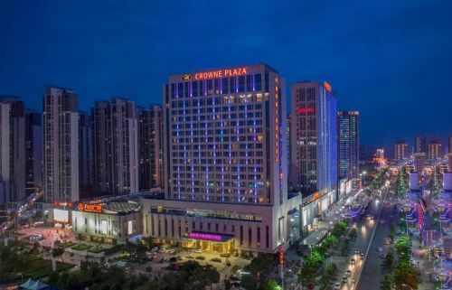 Redefining Luxury Accommodation: EKAR FURNITURE's Signature Touch in Xiangfan Wanda Crowne Plaza Hotel