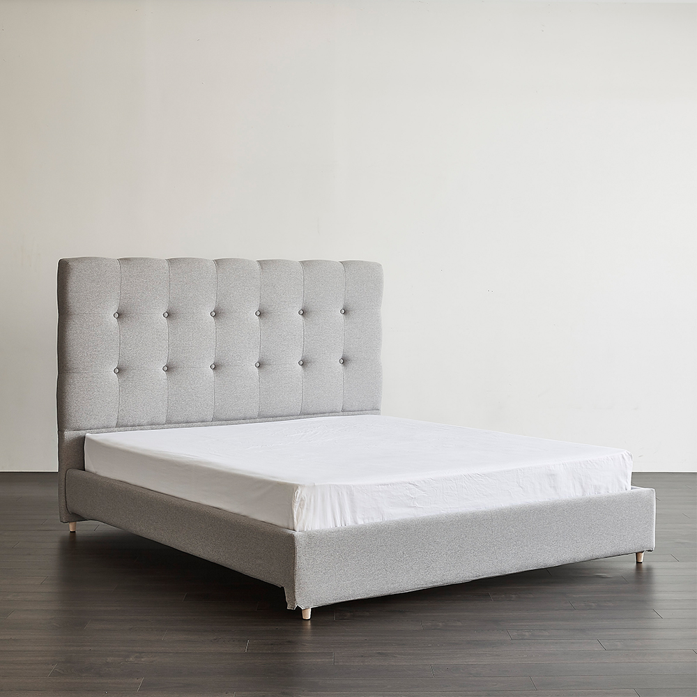 Tufted Wingback Bed - Classic Elegance for Your Bedroom