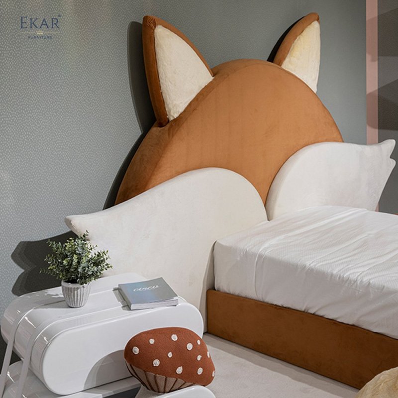 Squirrel-shaped Children's Bed