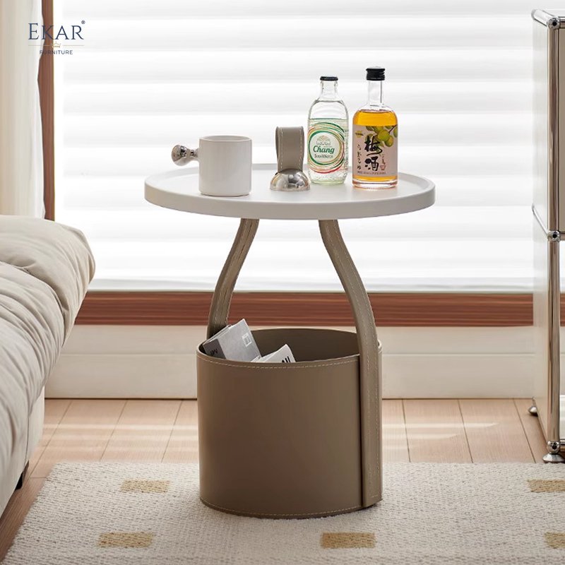 Compact and mobile corner table