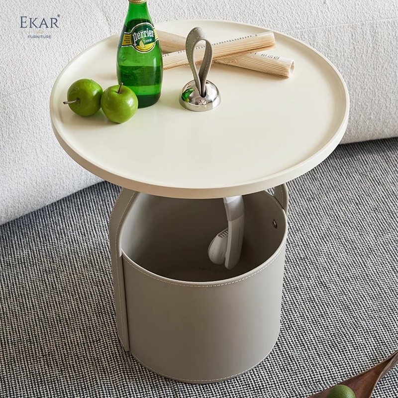 Compact and mobile corner table