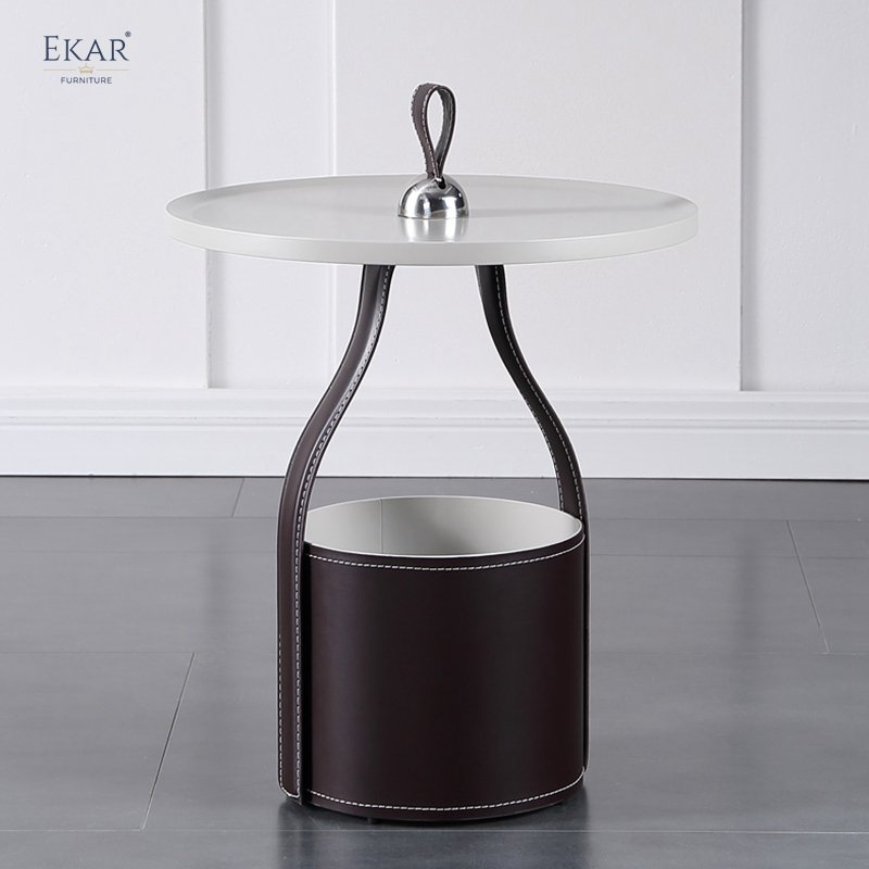 Compact and mobile corner table