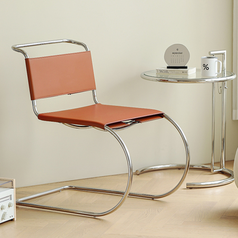 Modern saddle leather chair