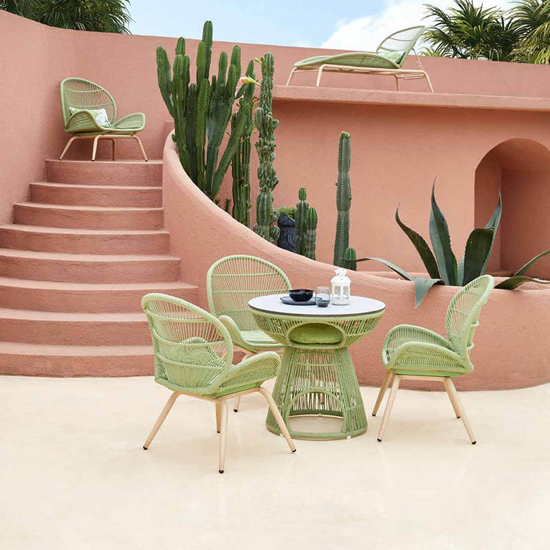 Outdoor leaf-shaped dining chairs embrace nature