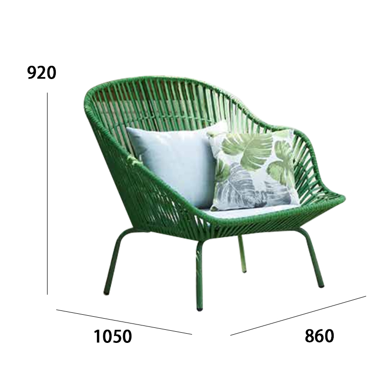 Outdoor Lounge Chairs: Enjoy peaceful leisure time on the patio