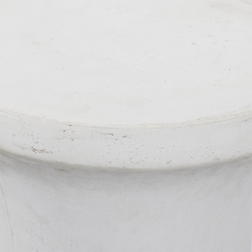 Simple and elegant round outdoor corner table