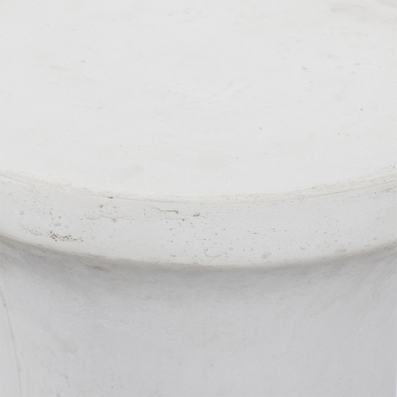 Simple and elegant round outdoor corner table