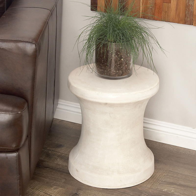Simple and elegant round outdoor corner table