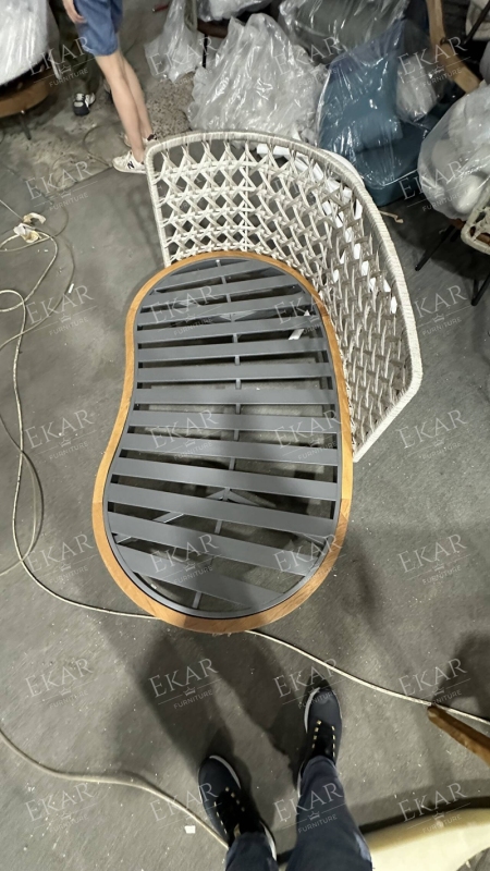 Outdoor leisure lounge chair combining wood and fabric