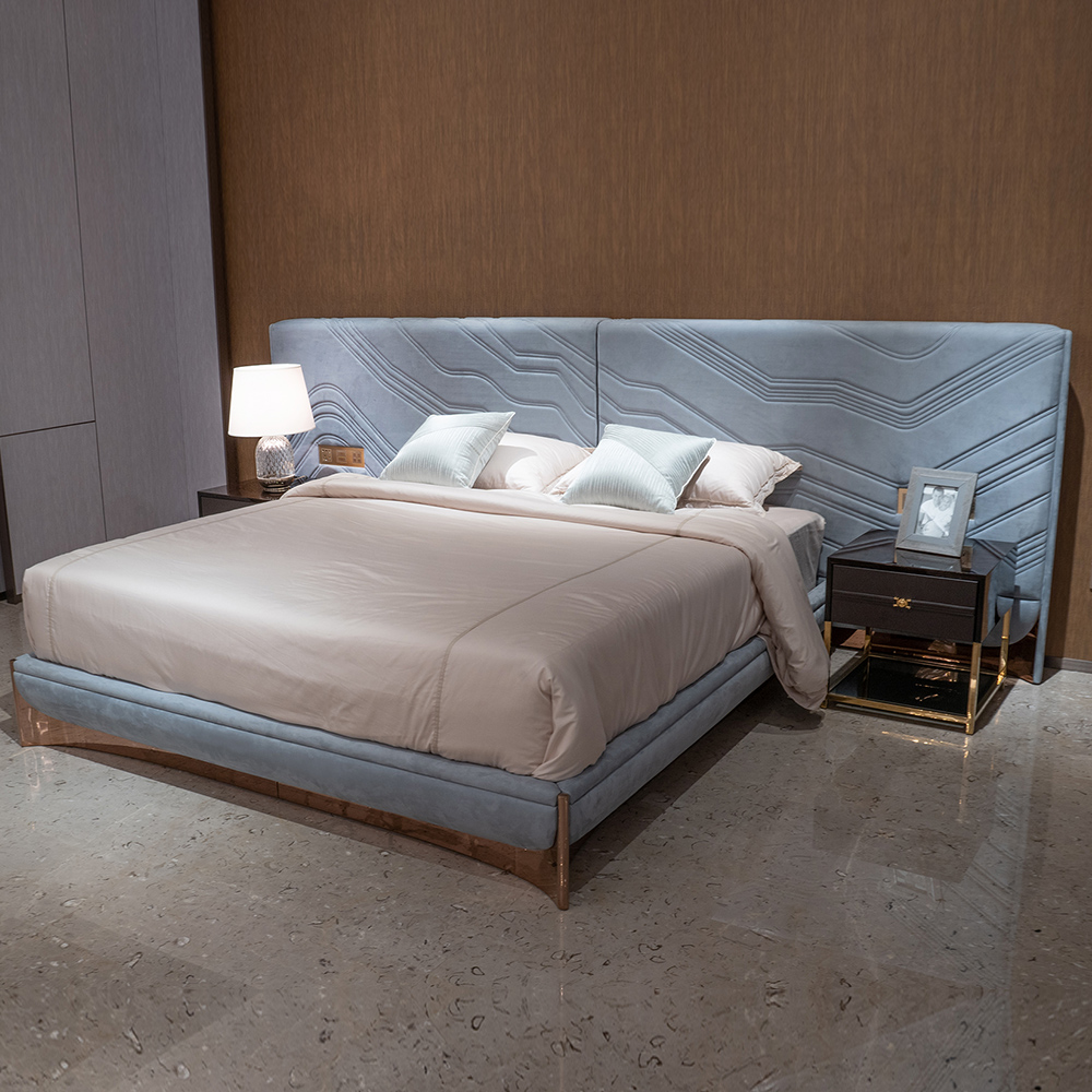 Modern Wide Screen Bed for Contemporary Bedrooms