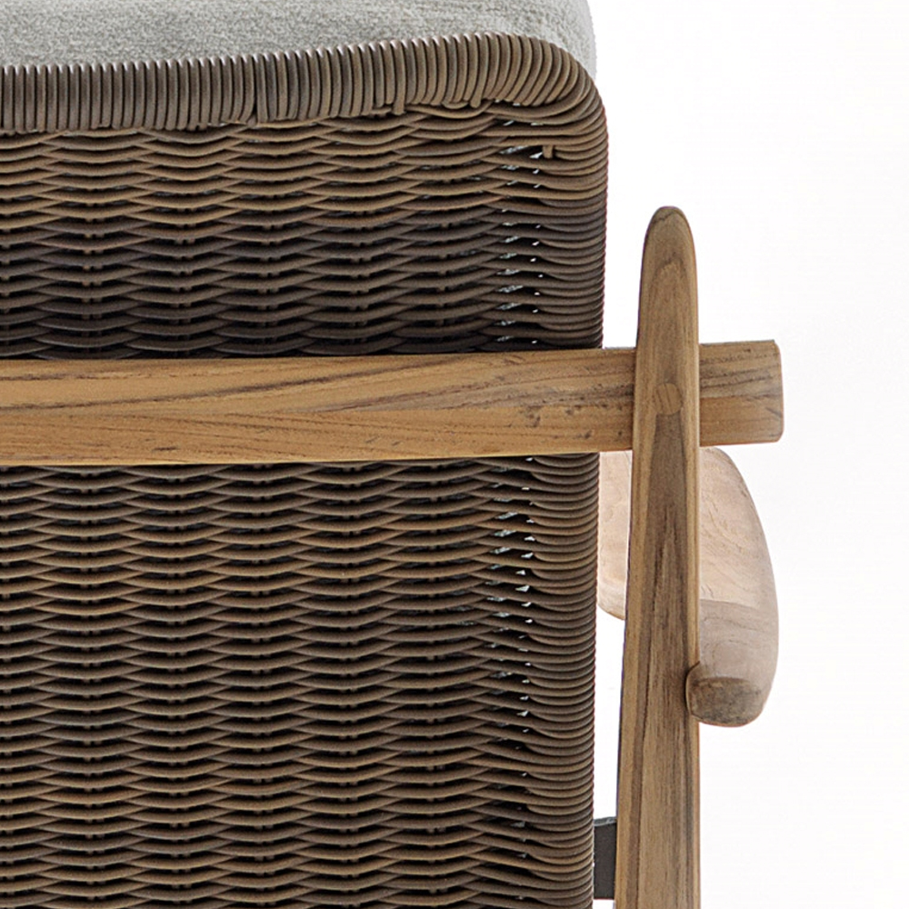 Stylish Wicker Design, Perfect for Modern Patios, Gardens, and Outdoor Relaxation