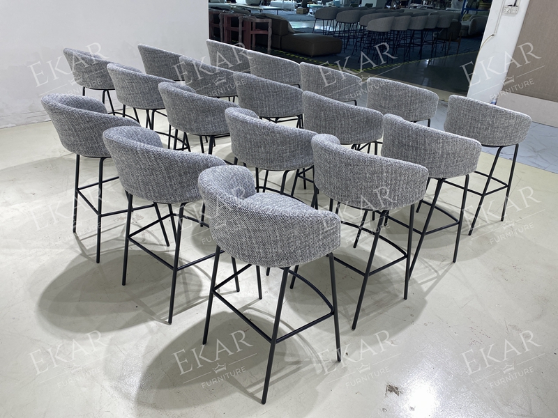 Modern Bar Stool – Sleek Design with Durable Metal and Natural Materials