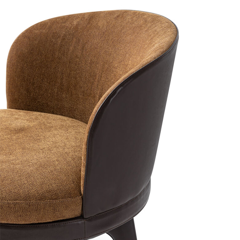 Modern Saddle Leather Dining Chair – Sleek Design with Comfortable Armrests