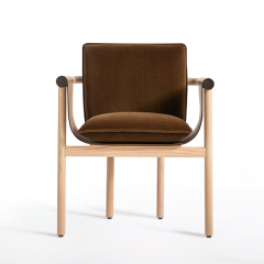 Modern Saddle Leather Dining Chair – Sleek Wooden Legs with Luxe Comfort