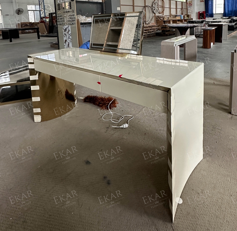 Modern Bedroom Vanity Table – Functional and Stylish Design for Contemporary Spaces