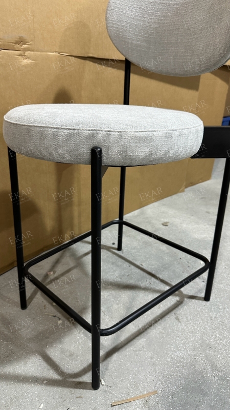 Modern Bar Stool with Metal Legs – Sleek Design for Contemporary Dining Spaces