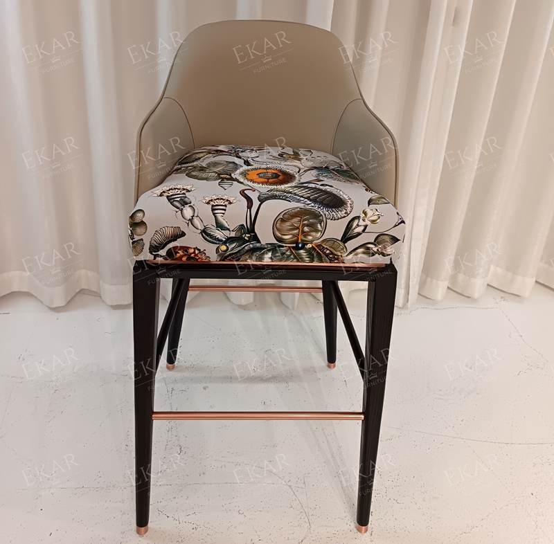 Modern Metal Leg Bar Chair with Cushioned Seat – Functional and Stylish Dining Seating