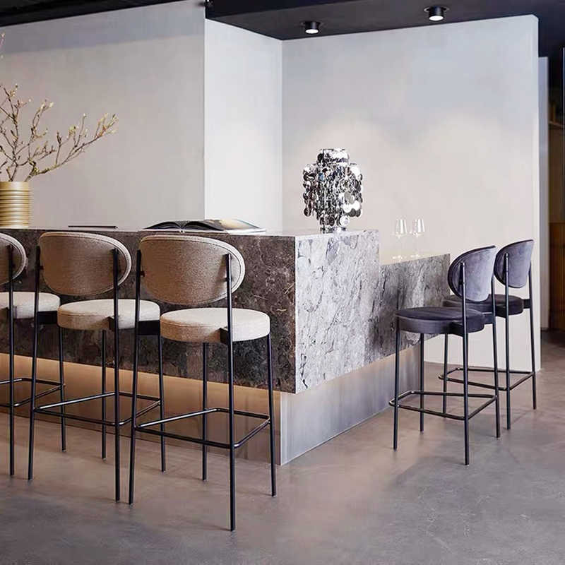 Modern Bar Stool with Metal Legs – Sleek Design for Contemporary Dining Spaces