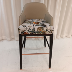 Modern Metal Leg Bar Chair with Cushioned Seat – Functional and Stylish Dining Seating