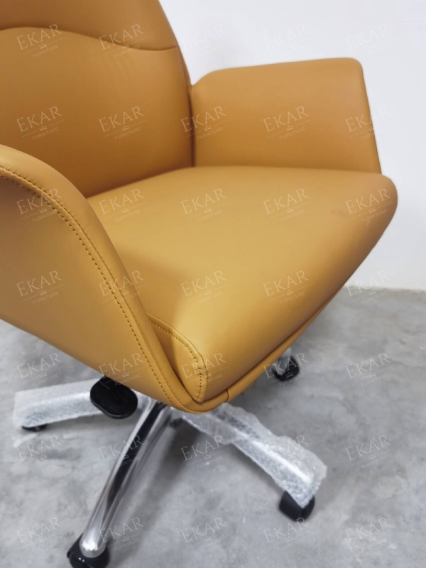 Modern Office Chair with Adjustable Height and Swivel Wheels for Enhanced Comfort and Mobility