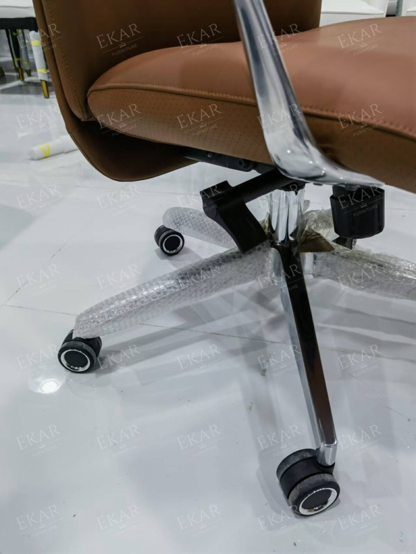 Adjustable Height Office Chair with Wheels for Comfort and Mobility