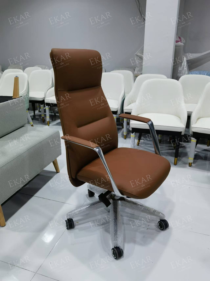Adjustable Height Office Chair with Wheels for Comfort and Mobility