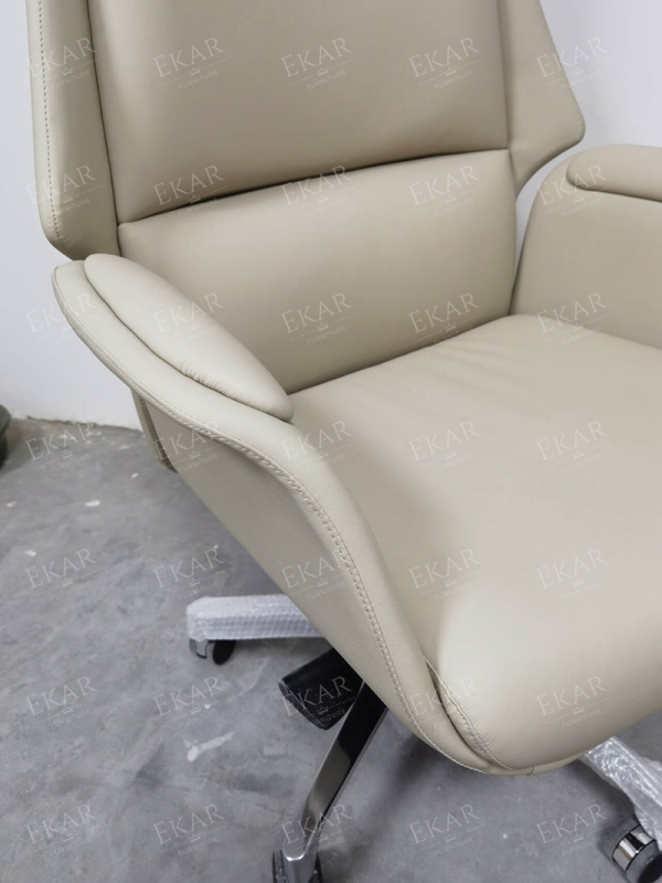 Modern Office Chair with Adjustable Height and Swivel Wheels for Maximum Mobility and Comfort