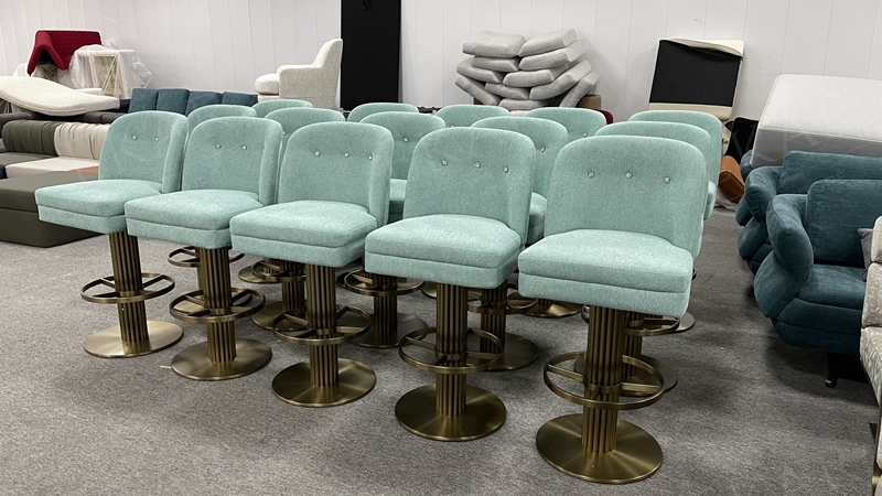 Modern Bar Stool – Sleek Design with Durable Metal Frame and Comfortable Seat