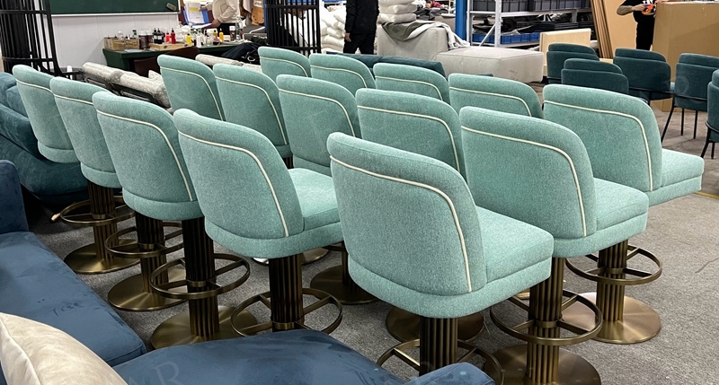 Modern Bar Stool – Sleek Design with Durable Metal Frame and Comfortable Seat