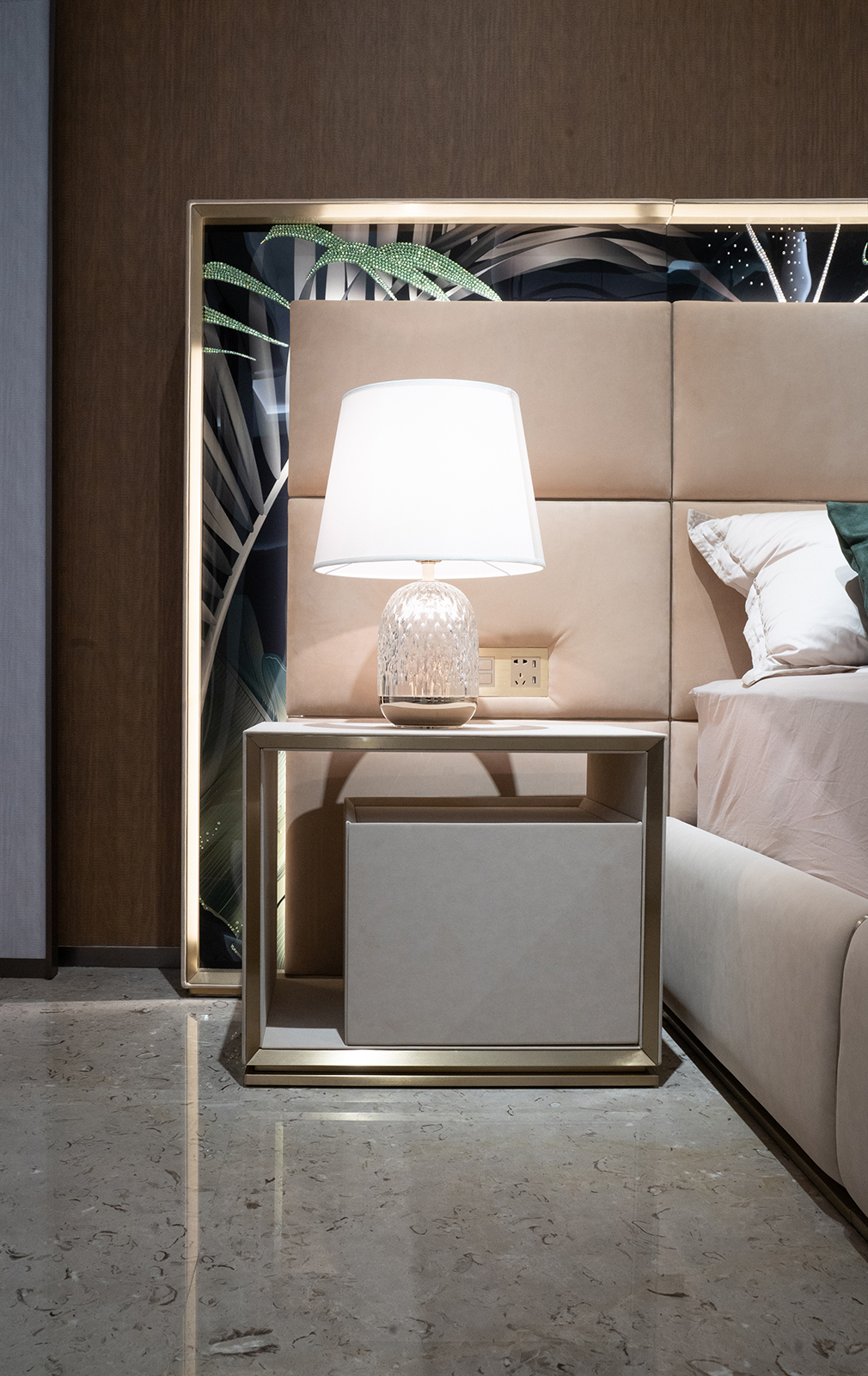 EKAR FURNITURE Luxury Leather Bed - Elegant Design, High-Quality Material