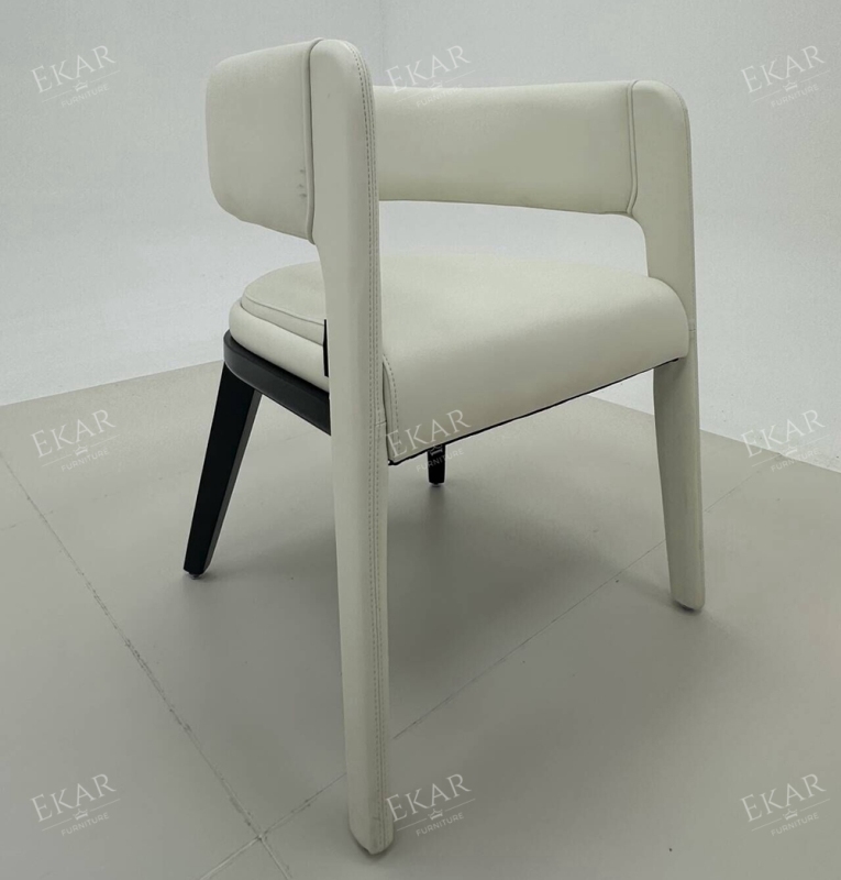 Modern Chic Dining Chairs: Stylish Dining Spaces