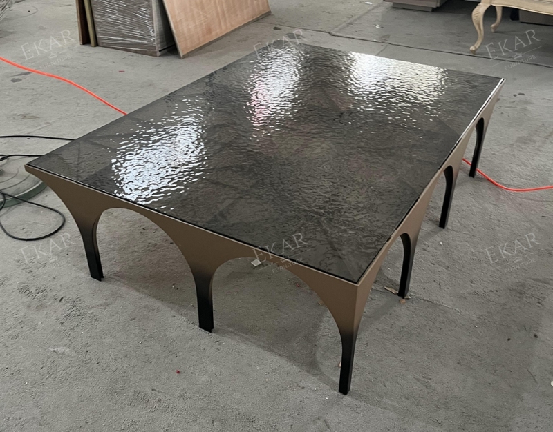 Creative Irregular Metal Coffee Table – Sleek Design for Contemporary Spaces